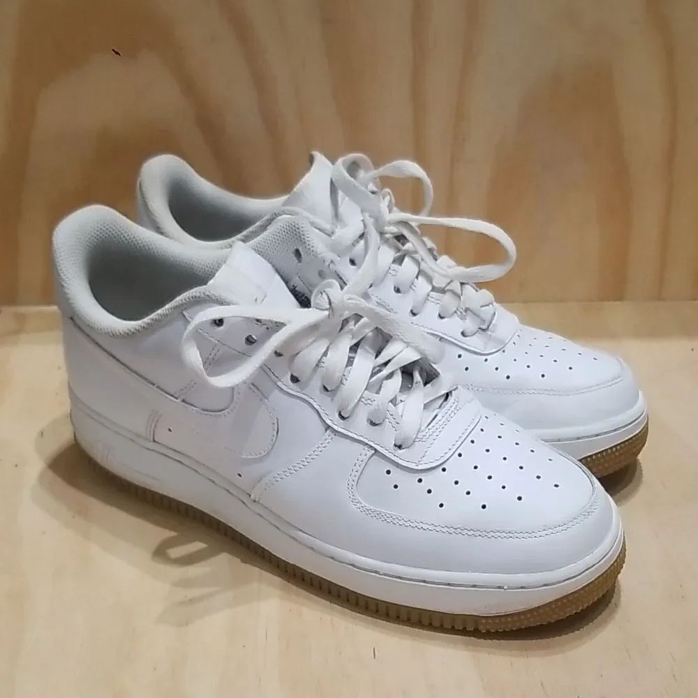 Nike Air Force 1 Low White Gum Mens sz 9 1/2, Wmn's 11